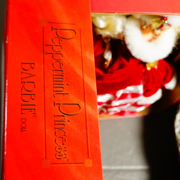 1994 BARBIE Winter PEPPERMINT PRINCESS DOLL - Picture 7 of 9